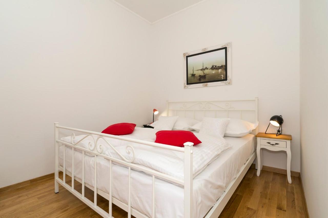 Apartment Dinka With Terrace Split Exterior photo