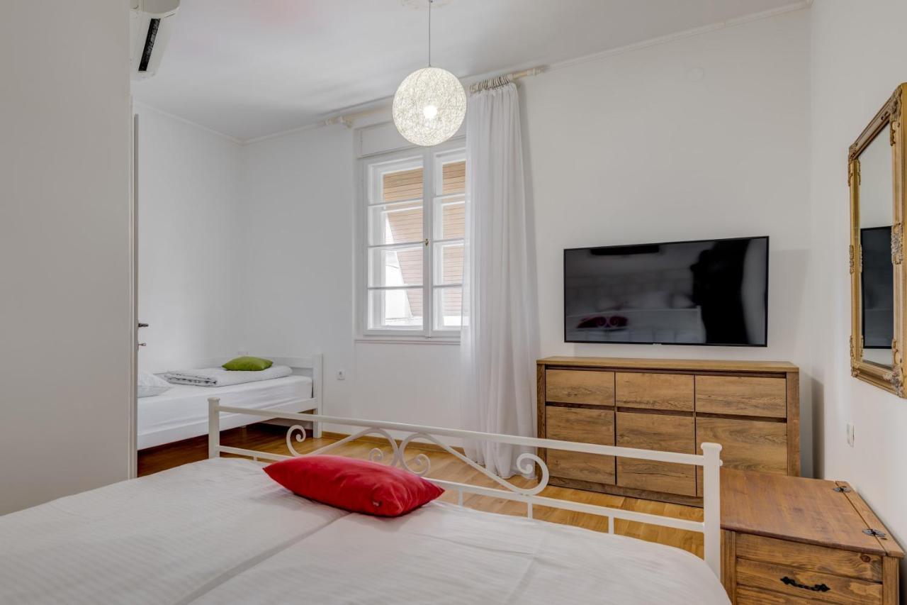 Apartment Dinka With Terrace Split Exterior photo