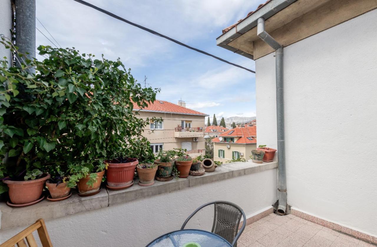 Apartment Dinka With Terrace Split Exterior photo