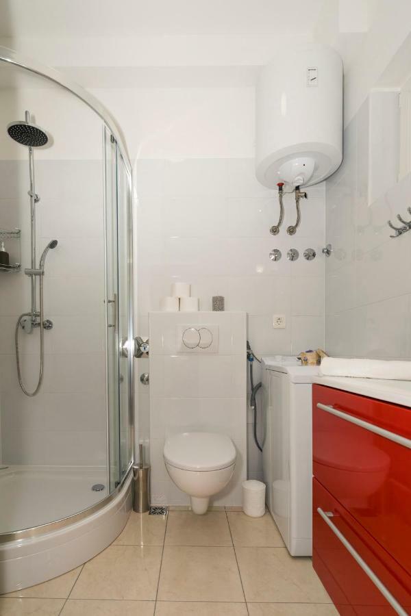 Apartment Dinka With Terrace Split Exterior photo